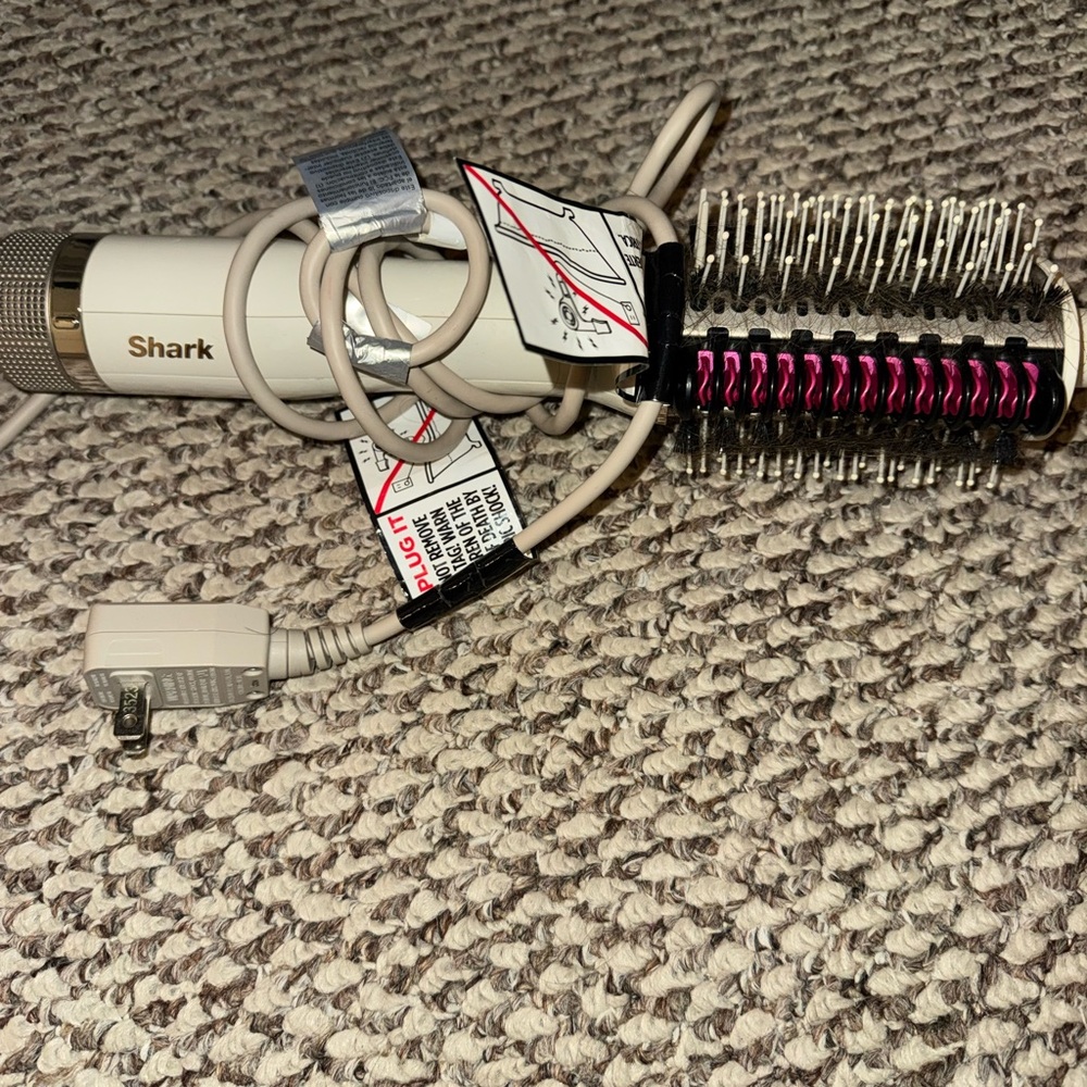 Shark blowdry brush